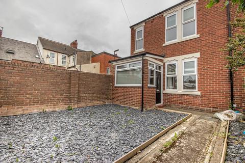 3 bedroom end of terrace house to rent, West Avenue, Forest Hall, Newcastle upon Tyne, Tyne and Wear, NE12
