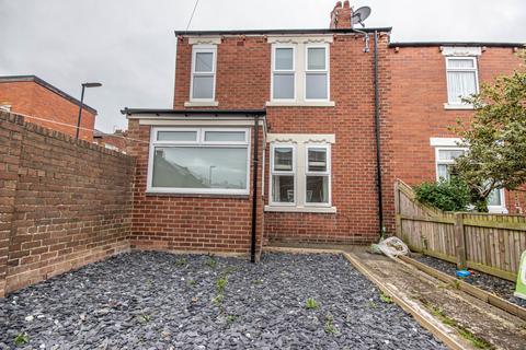 3 bedroom end of terrace house to rent, West Avenue, Forest Hall, Newcastle upon Tyne, Tyne and Wear, NE12