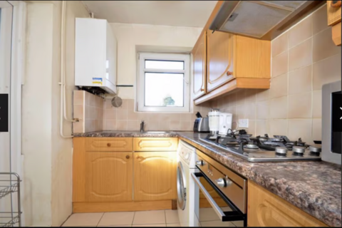 3 bedroom flat to rent - Cromwell Court, Kingston upon Thames, London KT2