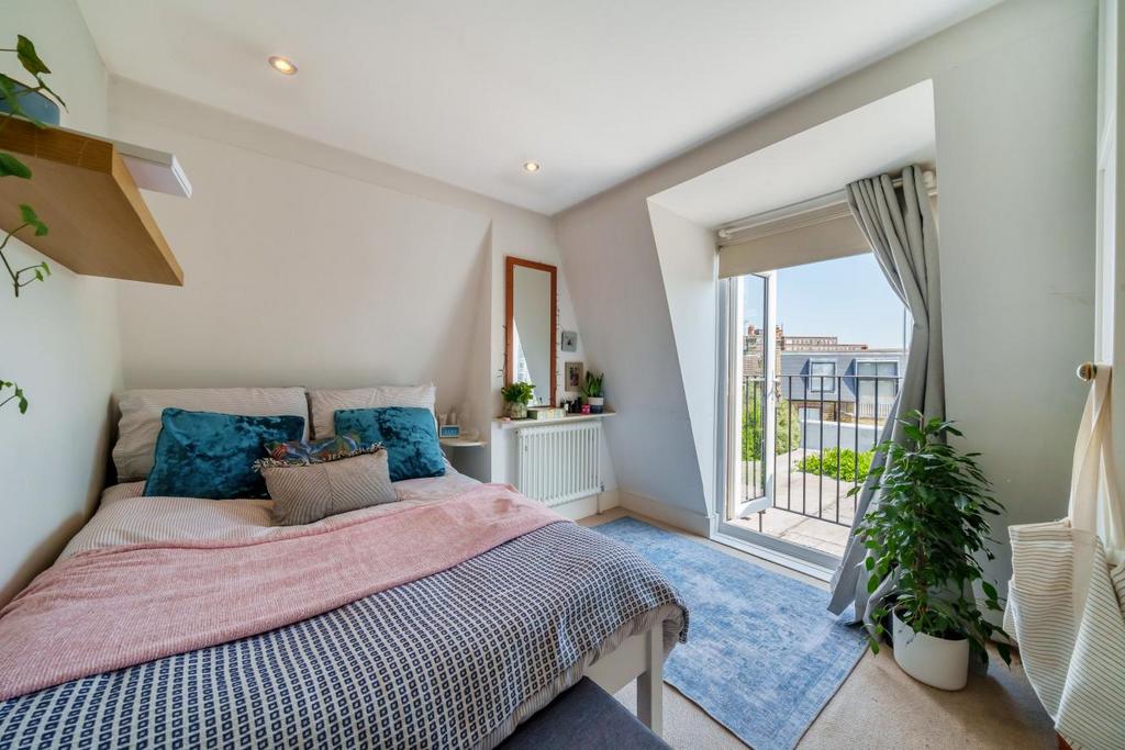 Nevis Road, Balham 5 bed flat for sale £950,000