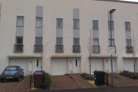 4 bedroom townhouse to rent, Aviation Avenue, Hatfield