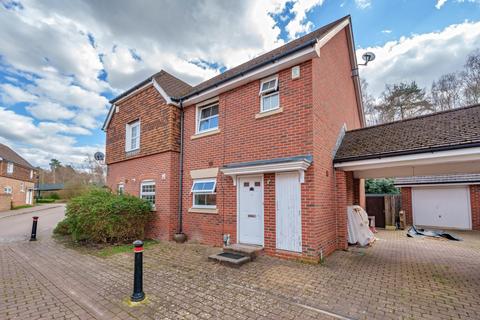 3 bedroom semi-detached house for sale - Falconer Road, Fleet, Hampshire, GU51