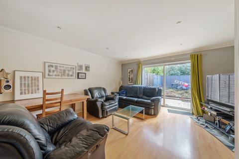 3 bedroom semi-detached house for sale - Falconer Road, Fleet, Hampshire, GU51