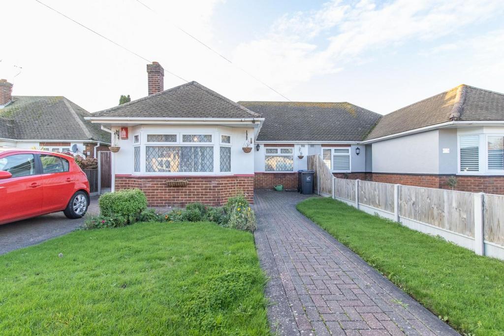 Gloucester Avenue, Broadstairs, CT10 2 bed semidetached bungalow £