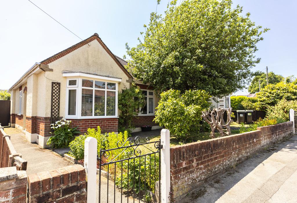 Forest View Road, Moordown... 2 bed detached bungalow £425,000