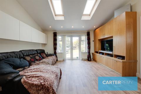 10 Crescent Avenue, Grays, RM17 6AZ