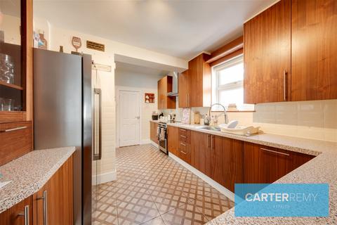 10 Crescent Avenue, Grays, RM17 6AZ