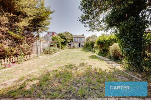 10 Crescent Avenue, Grays, RM17 6AZ