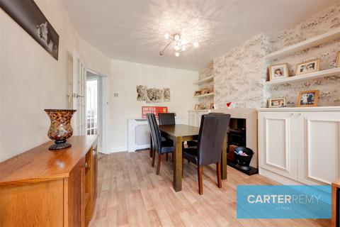 10 Crescent Avenue, Grays, RM17 6AZ