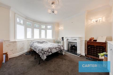 10 Crescent Avenue, Grays, RM17 6AZ
