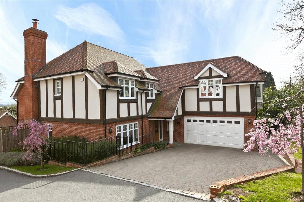 Wrens Hill, Oxshott, Surrey, KT22 5 bed detached house for sale £