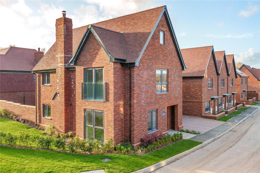 Brookwood Road, Petersfield... 4 bed detached house for sale £995,950