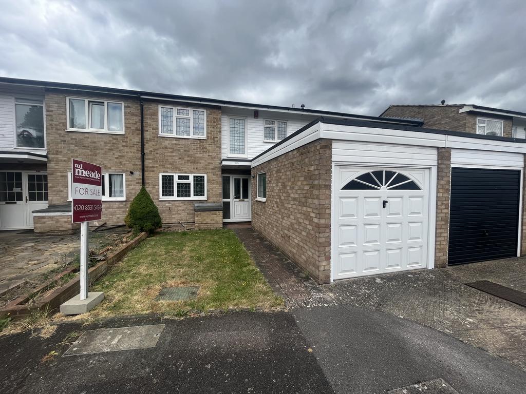 Richmond Crescent, Highams Park, E4 3 bed terraced house for sale £