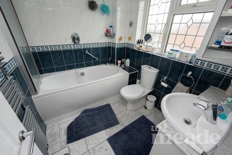 90c Richmond Crescent, London, E4 9RU