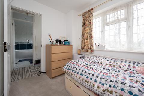 90c Richmond Crescent, London, E4 9RU