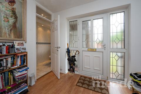 90c Richmond Crescent, London, E4 9RU