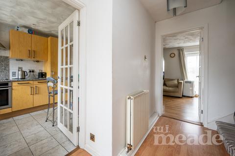 90c Richmond Crescent, London, E4 9RU