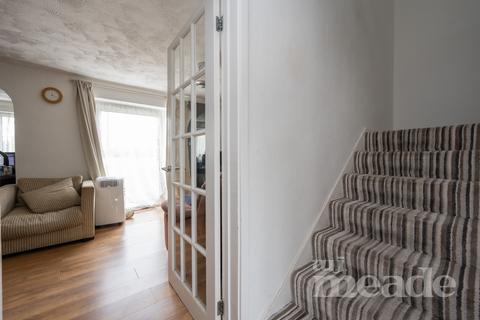 90c Richmond Crescent, London, E4 9RU