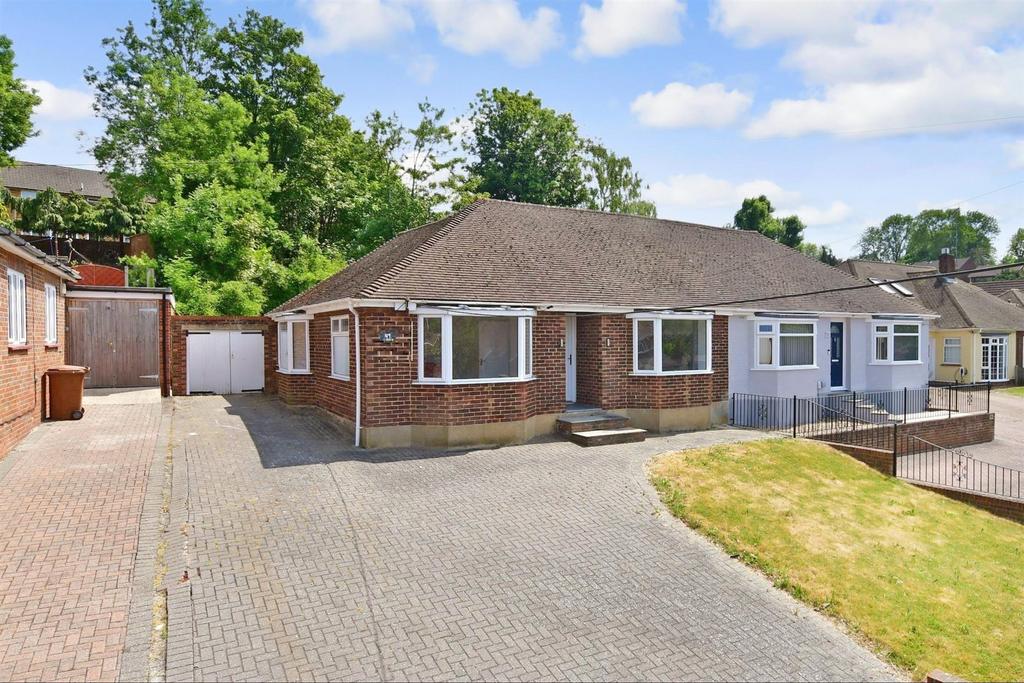 Snodhurst Avenue, Walderslade, Chatham, Kent 3 bed semidetached