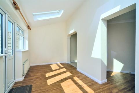 126 Chipstead Way, Woodmansterne, Banstead, SM7 3JR