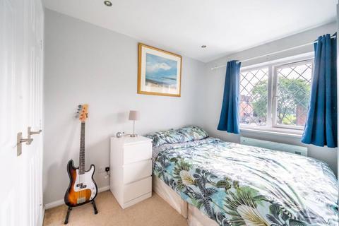 276 Heathfield Drive, Mitcham, CR4 3RJ