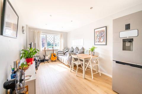 276 Heathfield Drive, Mitcham, CR4 3RJ