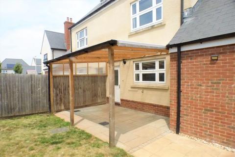 3 bedroom semi-detached house to rent, Delightful Semi detached 3 bedroom