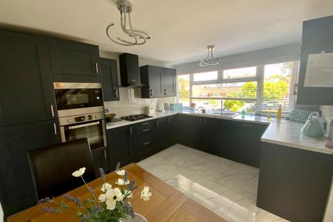 3 bedroom semi-detached house for sale - Icknield Way, Luton, Bedfordshire, LU3 2JS