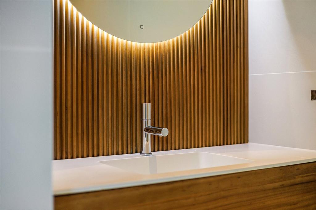 Close Up Wc