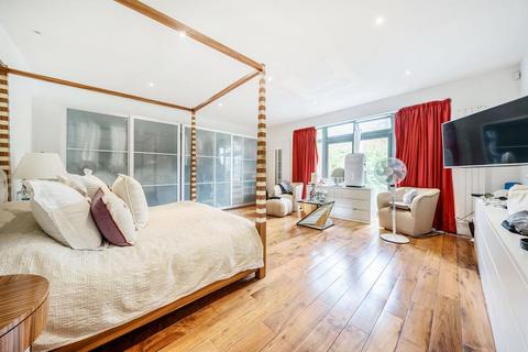 50 Wise Lane, London, NW7 2RE