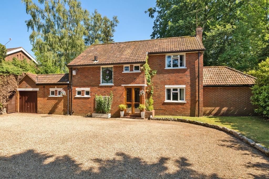 Virginia Water, Surrey, GU25 3 bed detached house for sale £950,000