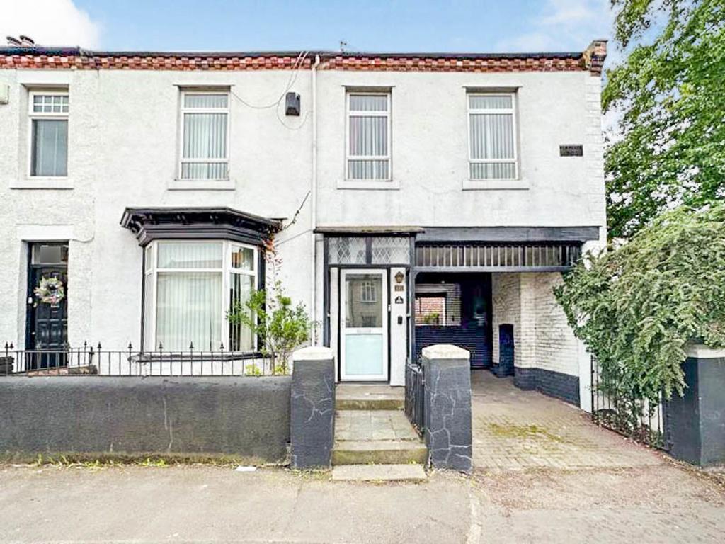 Front Street, East Boldon, Tyne and Wear, NE36 0SA 4 bed terraced house