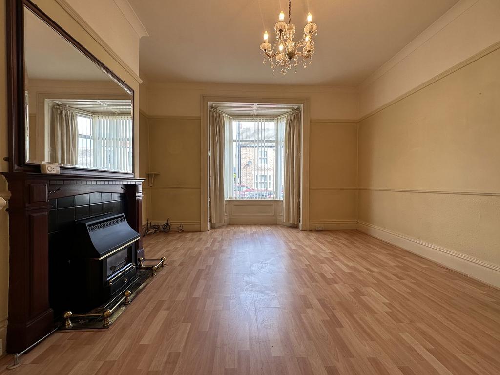 Front Street, East Boldon, Tyne and Wear, NE36 0SA 4 bed terraced house