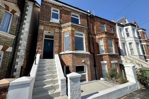 2 bedroom flat to rent, Radnor Bridge Road, Folkestone, CT20