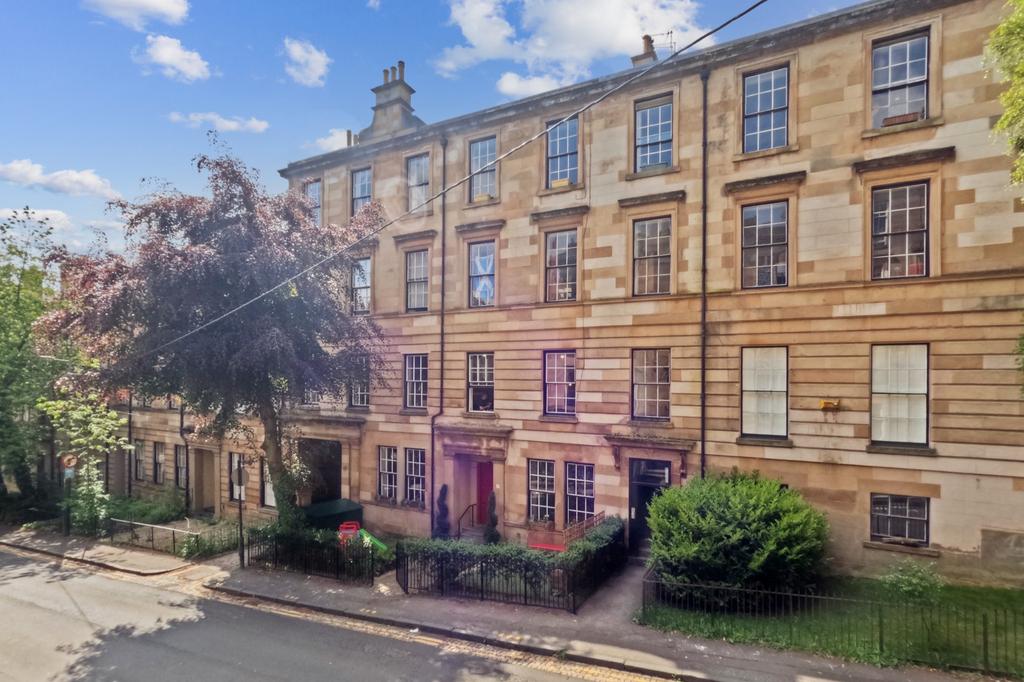 Glasgow Street, Main Door, Hillhead, Glasgow, G12 8JW 3 bed flat for