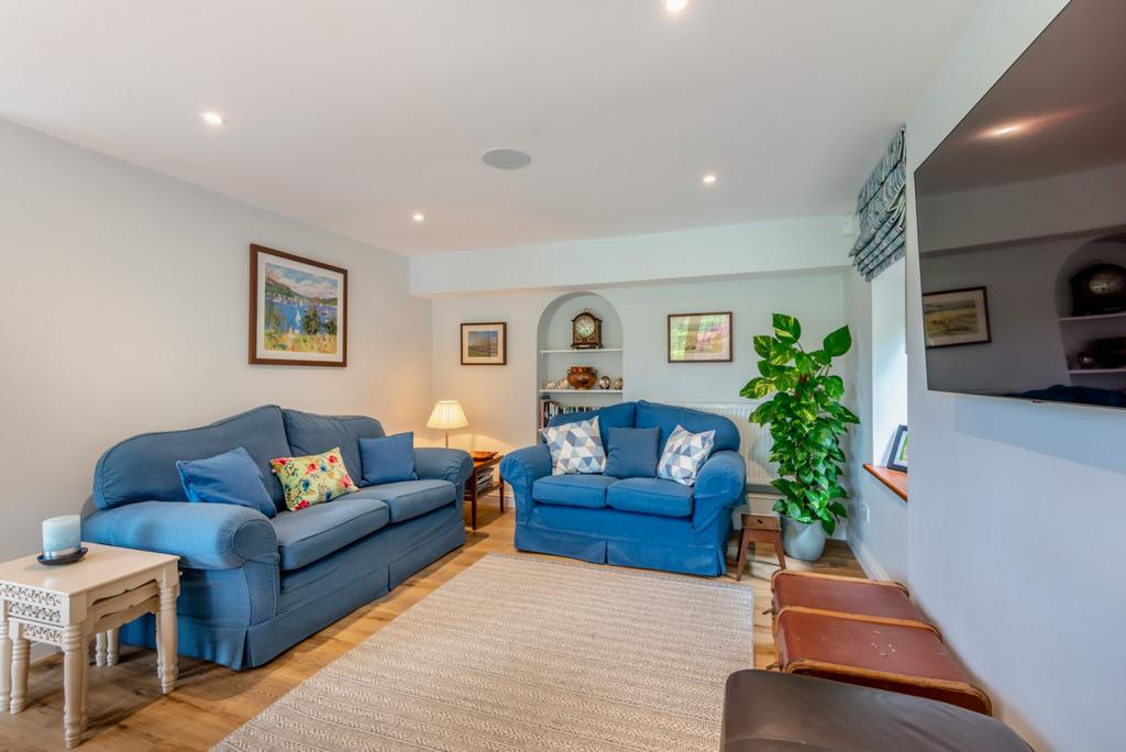 Kitchen Sitting Area