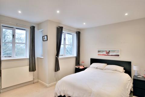 2 bedroom apartment for sale, Brittain Road, Hersham KT12