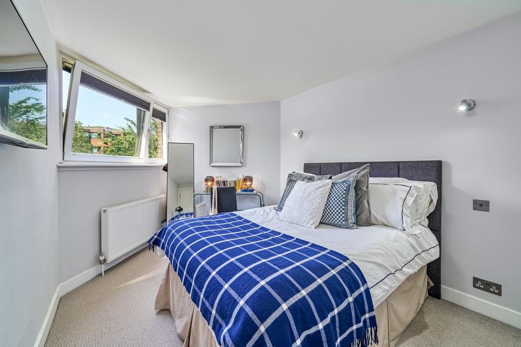 Upper Blantyre Walk, Worlds End... 2 bed apartment £650,000