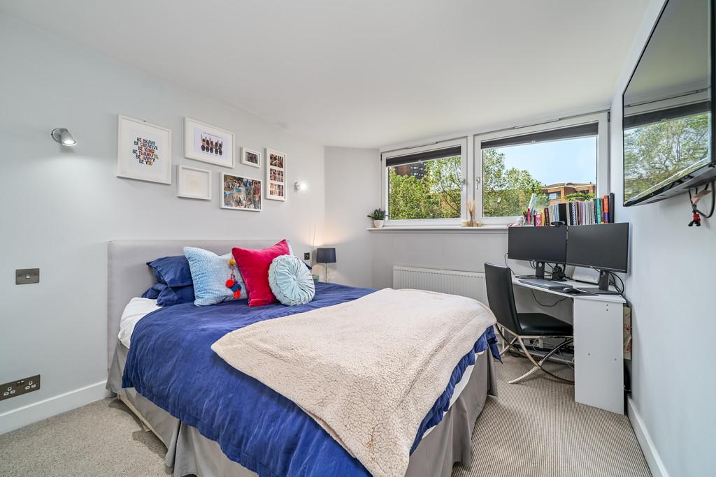 Upper Blantyre Walk, Worlds End... 2 bed apartment £650,000