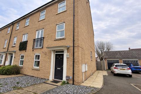 4 bedroom end of terrace house for sale, Pond Close, Fernwood