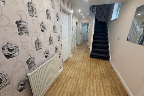 4 bedroom end of terrace house for sale, Pond Close, Fernwood