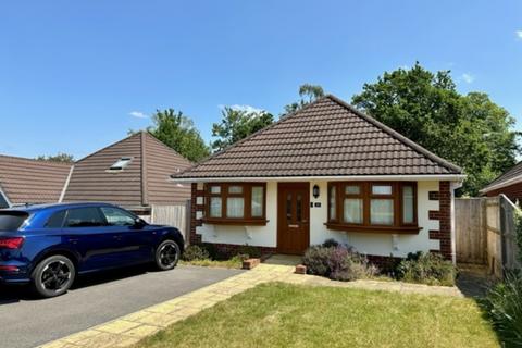 2 bedroom detached bungalow to rent, Fairview Drive, Hythe, Southampton