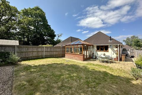 2 bedroom detached bungalow to rent, Fairview Drive, Hythe, Southampton