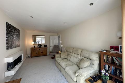 2 bedroom detached bungalow to rent, Fairview Drive, Hythe, Southampton