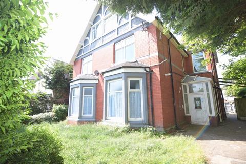 3 bedroom maisonette to rent, Park Road, Blackpool