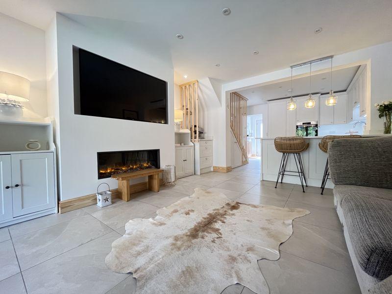 40 Millfield Drive, Cowbridge, The Vale of CF71 7BR 2 bed semidetached house for sale
