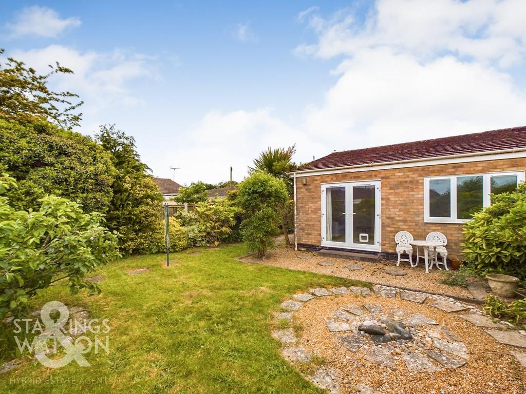 St. Clements Way, Brundall, Norwich 2 bed semidetached bungalow for
