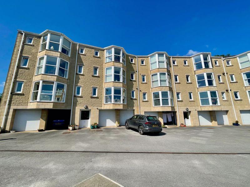 Markham Mount, Pye Nest, Halifax 2 bed apartment for sale £230,000