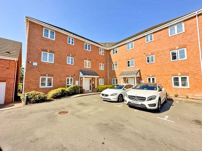 Squires Grove, New Invention, Willenhall 2 bed apartment £115,000