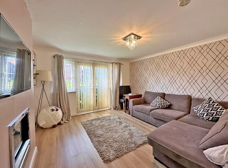 Squires Grove, New Invention, Willenhall 2 bed apartment £115,000